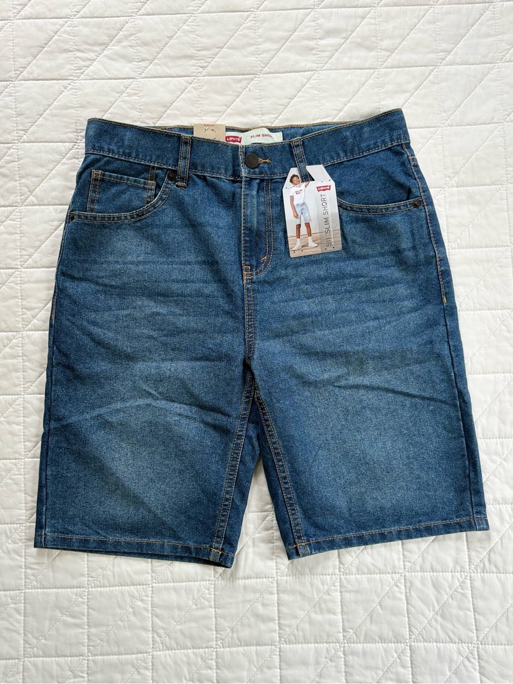 NWT Levi’s 511 Slim Fit Denim Shorts – Medium Wash – Men’s Size 29 (Boys 18)